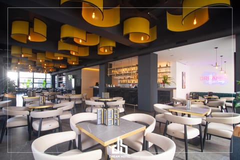 Lounge or bar, Breakfast