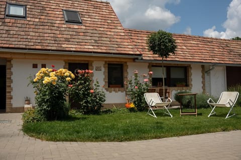 Property building, Facade/entrance, Garden