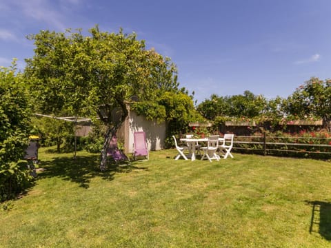 Location saisonnière: Gîte cosy avec jardin clos, proche plages et parc de Brière, wifi inclus! - FR-1-306-892 House in Brittany