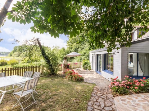 Gîte au bord du lac avec jardin clos, cheminée et Wifi à Joué-sur-Erdre - FR-1-306-942 House in Brittany