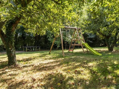 Charme ancien revisité : Gîte spacieux avec grand jardin, équipements complets, près de Guérande. - FR-1-306-1064 House in La Turballe