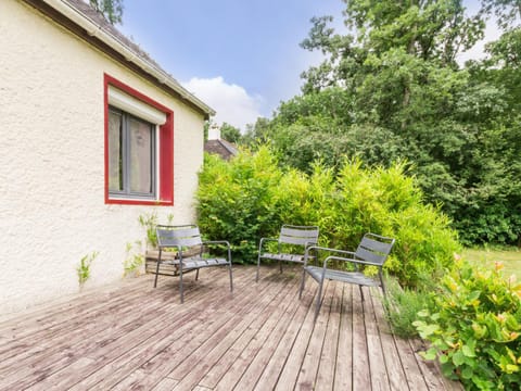 Maison spacieuse avec jardin, ping-pong, WiFi, et équipements bébé - Malville, France - FR-1-306-1153 House in Brittany