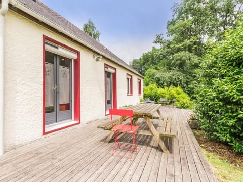 Maison spacieuse avec jardin, ping-pong, WiFi, et équipements bébé - Malville, France - FR-1-306-1153 House in Brittany