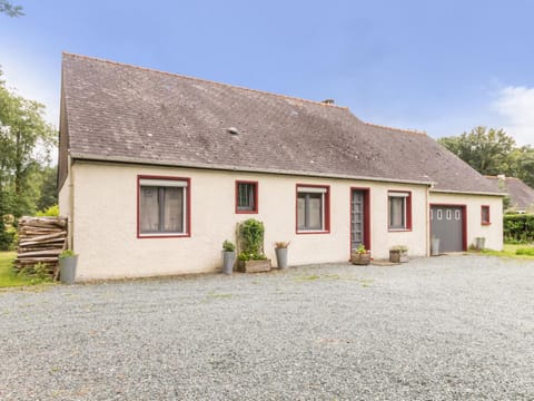 Maison spacieuse avec jardin, ping-pong, WiFi, et équipements bébé - Malville, France - FR-1-306-1153 House in Brittany