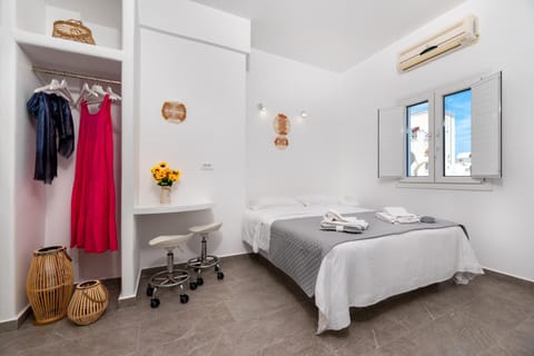 Bed, Bedroom, wardrobe, air conditioner