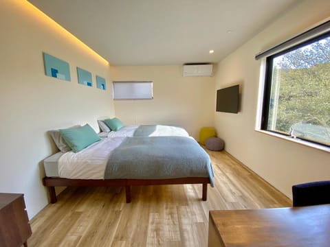 Photo of the whole room, Bedroom