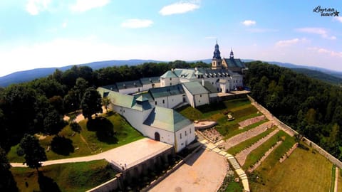 Day, Neighbourhood, Natural landscape, Bird's eye view