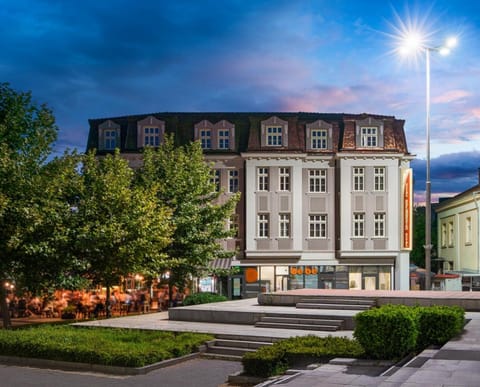 Property building, Facade/entrance, Location