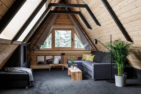 TV and multimedia, Living room, Seating area, Bedroom
