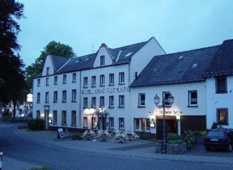 Facade/entrance, Area and facilities