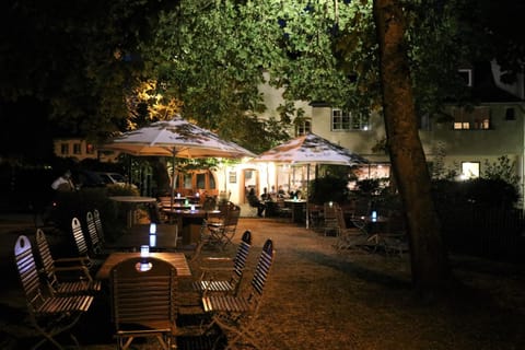 Patio, Restaurant/places to eat, Balcony/Terrace