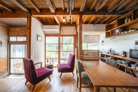 Kitchen or kitchenette, Photo of the whole room, Dining area