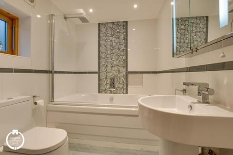 The Old Stables Aberdyfi apartment 3 Apartment in Wales