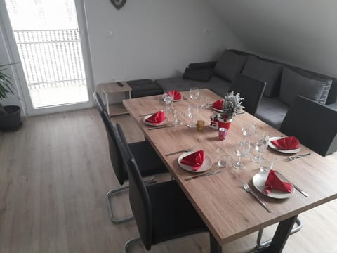 Seating area, Dining area