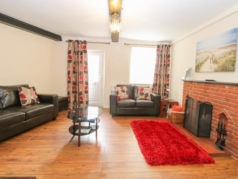 Compass Cottage House in North Norfolk District