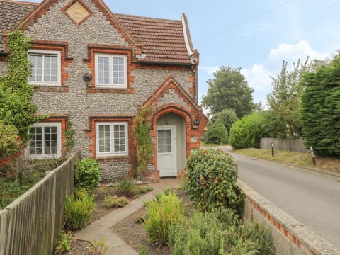 Compass Cottage House in North Norfolk District
