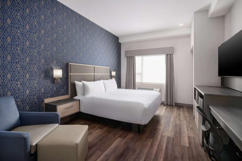 Bed, TV and multimedia, Bedroom