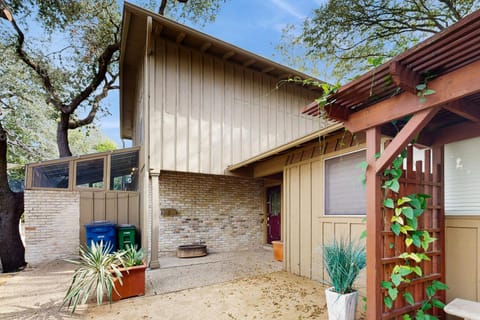 Tarrytown Retreat House in Lake Austin