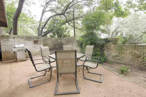 Tarrytown Townhouse House in Lake Austin