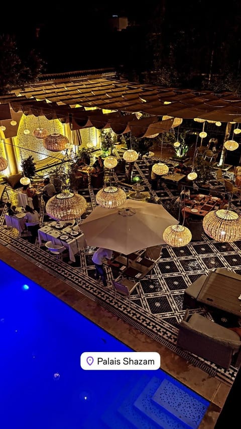 Restaurant/places to eat, Coffee/tea facilities, Seating area