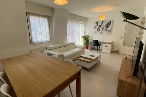 Le Bois Gentil - Grand appartement familial, proche de Genève et du Palexpo Apartment in Saint-Julien-en-Genevois