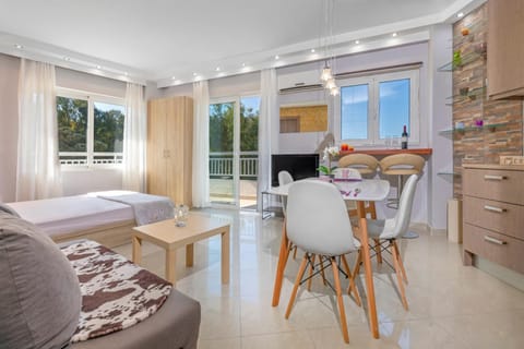 Bed, Balcony/Terrace, Living room, Seating area, Dining area