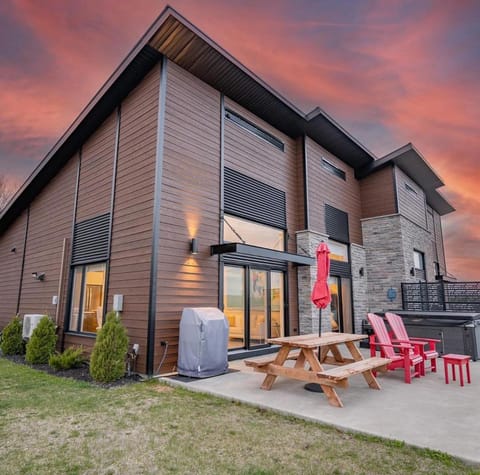 Property building, Patio, Bird's eye view, BBQ facilities, Hot Tub, View (from property/room), Mountain view, internet