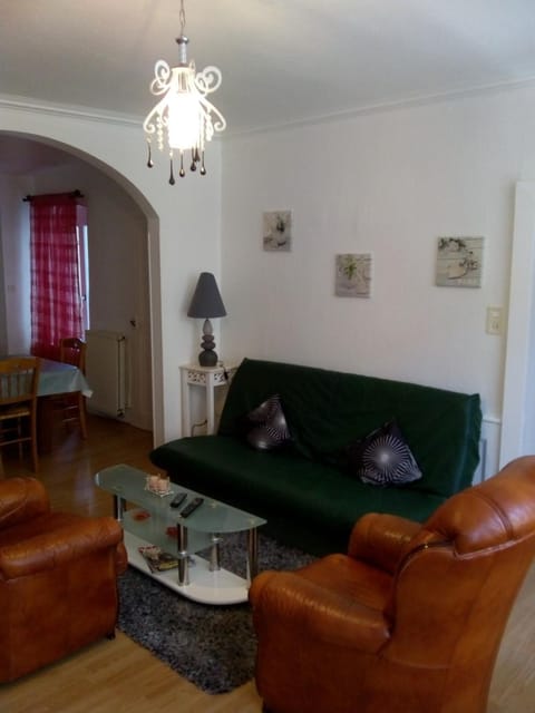 Apparemment F3 centre de MIRECOURT Apartment in Vosges