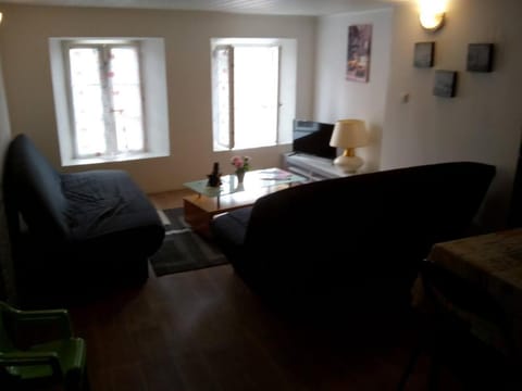 Duplex 2 au centre de MIRECOURT Apartment in Vosges