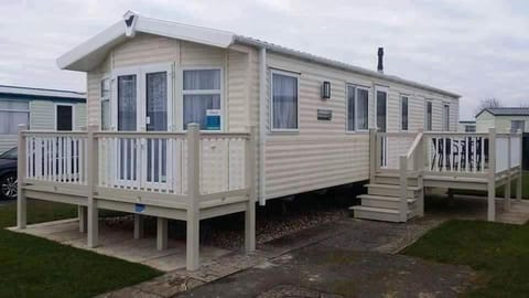 Cosy caravans Sandhills 213 Butlins Skegness resort House in Ingoldmells