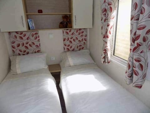 Cosy caravans Sandhills 213 Butlins Skegness resort House in Ingoldmells