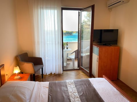 Apartements and rooms next to the Sea - Belveder Rab Sea and Sunset wiew Bed and Breakfast in Supetarska Draga