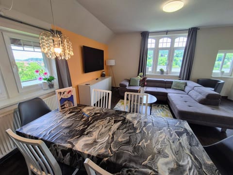 Communal lounge/ TV room, TV and multimedia, Living room, Seating area