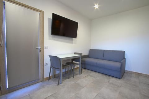 Communal lounge/ TV room, TV and multimedia, Living room, Seating area