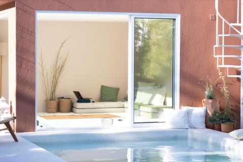 People, Bathroom, Spa and wellness centre/facilities, Guests, Landmark view, sunbed