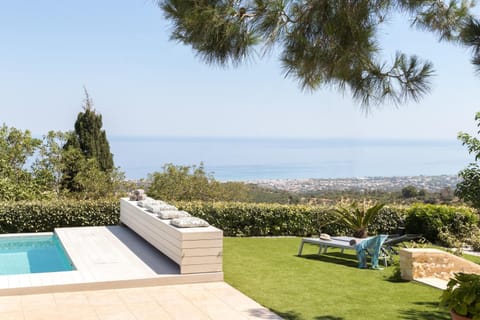 Sea view, Swimming pool, sunbed