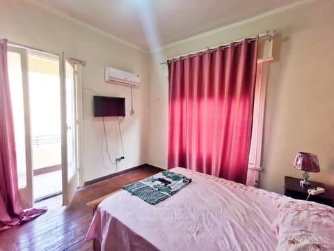 Communal lounge/ TV room, Bed, Balcony/Terrace, Other, Other, Photo of the whole room, Decorative detail, Decorative detail, City view, Area and facilities