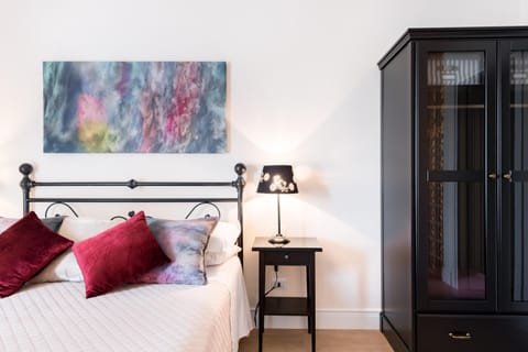 Bed, Photo of the whole room, Decorative detail