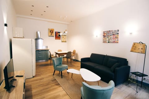 Kitchen or kitchenette, Living room, Dining area