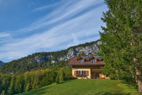 Property building, BBQ facilities, Garden, Balcony/Terrace, Garden view, Mountain view