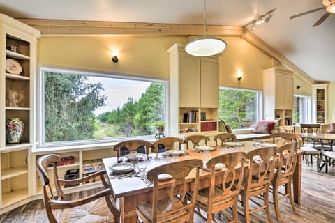 Private Beach Access! Long Beach Group Retreat House in Washington