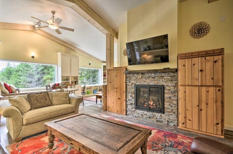 Private Beach Access! Long Beach Group Retreat House in Washington