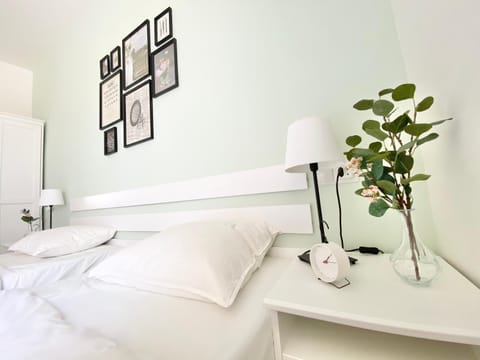 Bed, Bedroom, fireplace, furniture, internet, towels, air conditioner
