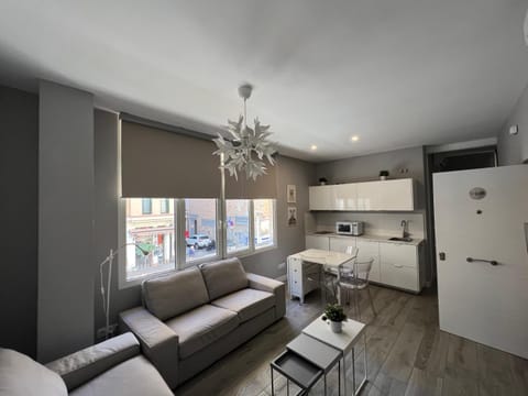 Kitchen or kitchenette, Living room, minibar