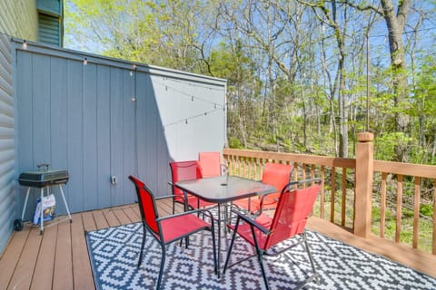 Relax Fireside! Home 8 Mi to Silver Dollar City House in Branson