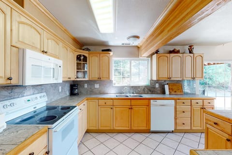 Papas Mountain House in Shaver Lake