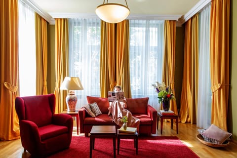 Living room, Photo of the whole room, Seating area