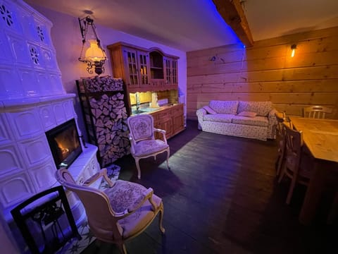 Living room, fireplace, fireplace