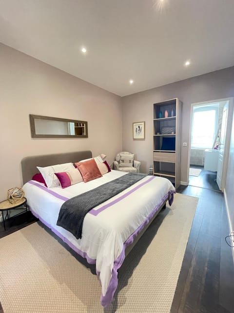 TV and multimedia, Photo of the whole room, Bedroom, Swimming pool, towels