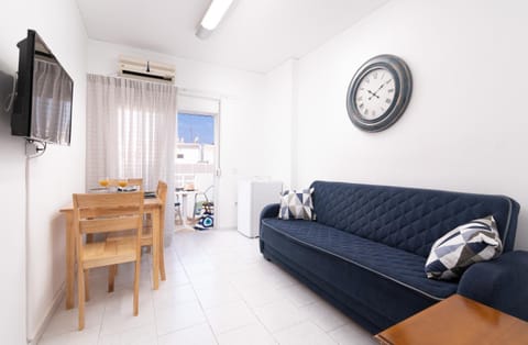 TV and multimedia, Seating area, Bedroom, internet, air conditioner